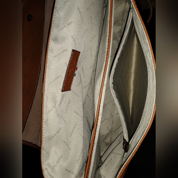 "Old Angler" Chestnut Leather Briefcase - Picture 8 of 12